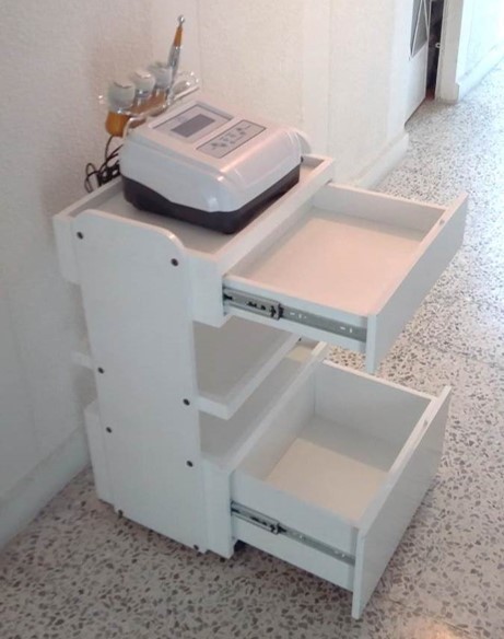 MESA AUXILIAR CON 2 CAJONES Y 3 ESTANTES FIJOS